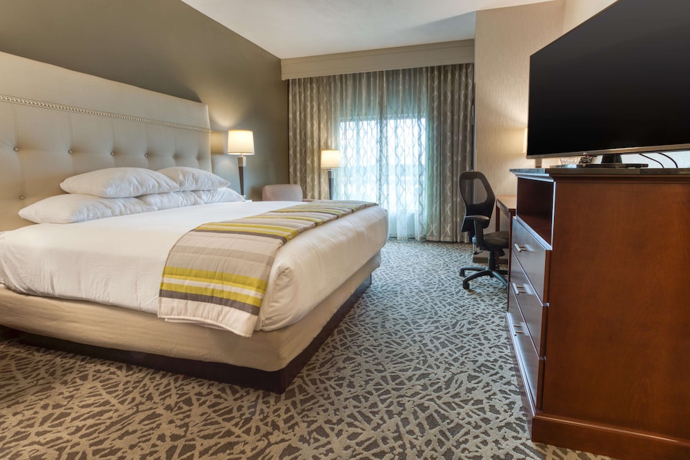 ROOM, KING BED, HIGH FLOOR, ACCESSIBLE