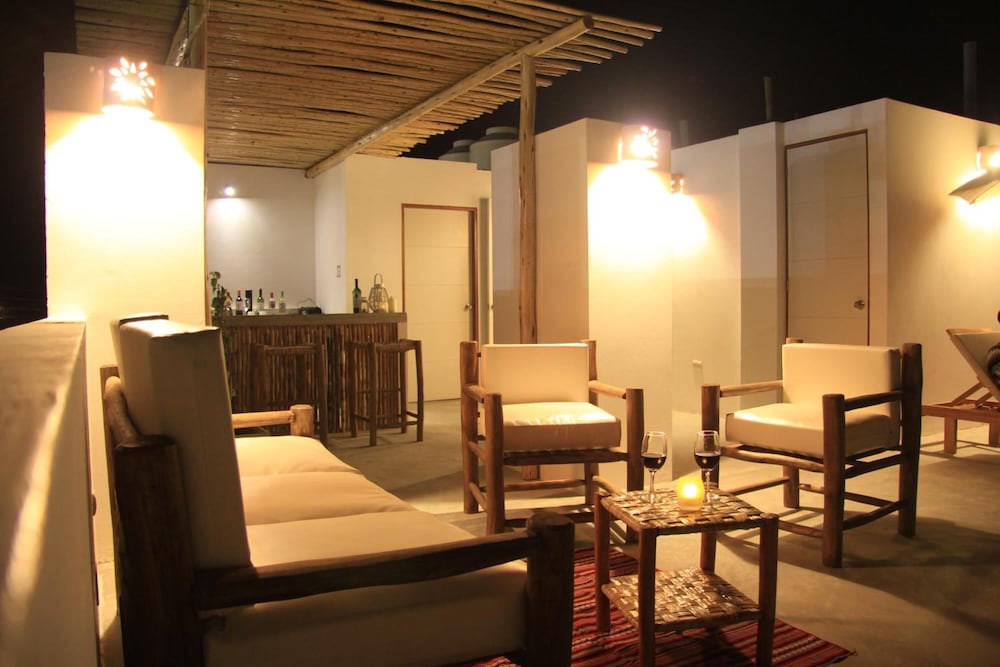BAMBOO LODGE PARACAS 34/52