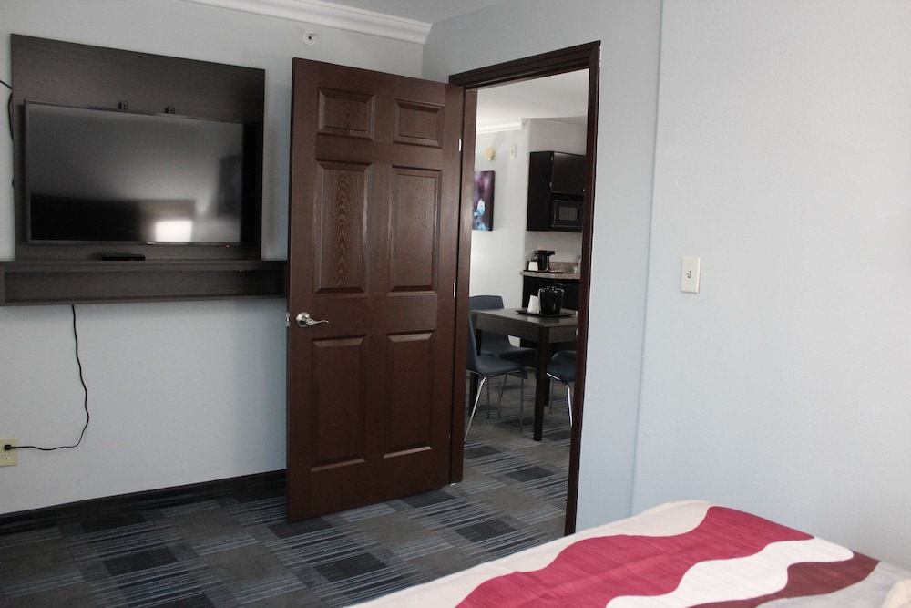 Best Western Medical Center North Inn and Suites Near Six Flags 8/37