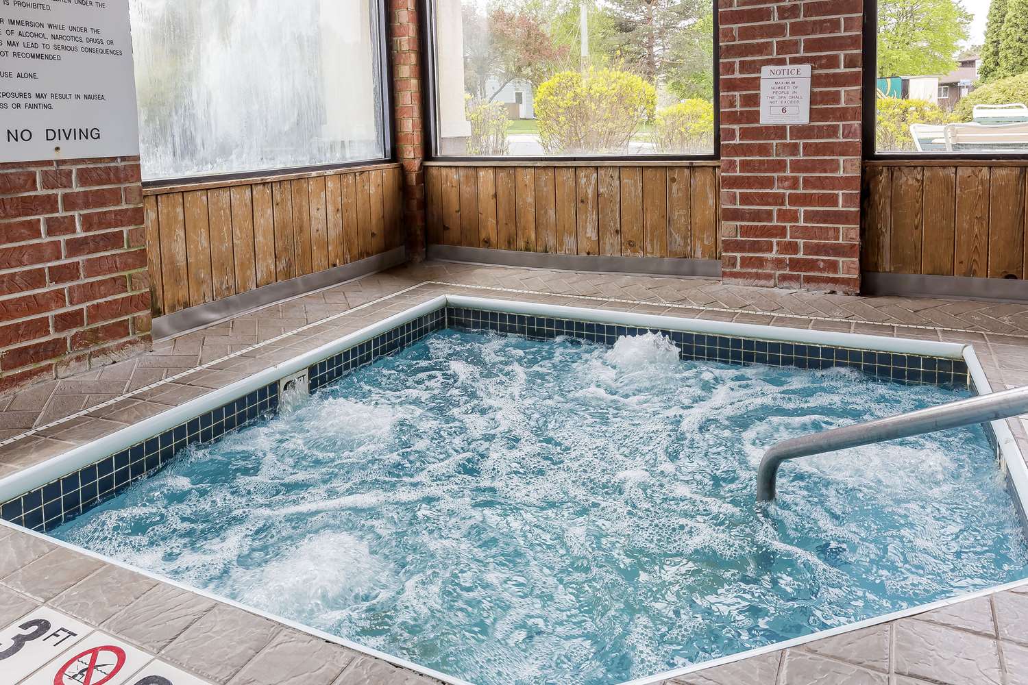 Quality Inn Sycamore - DeKalb 25/43