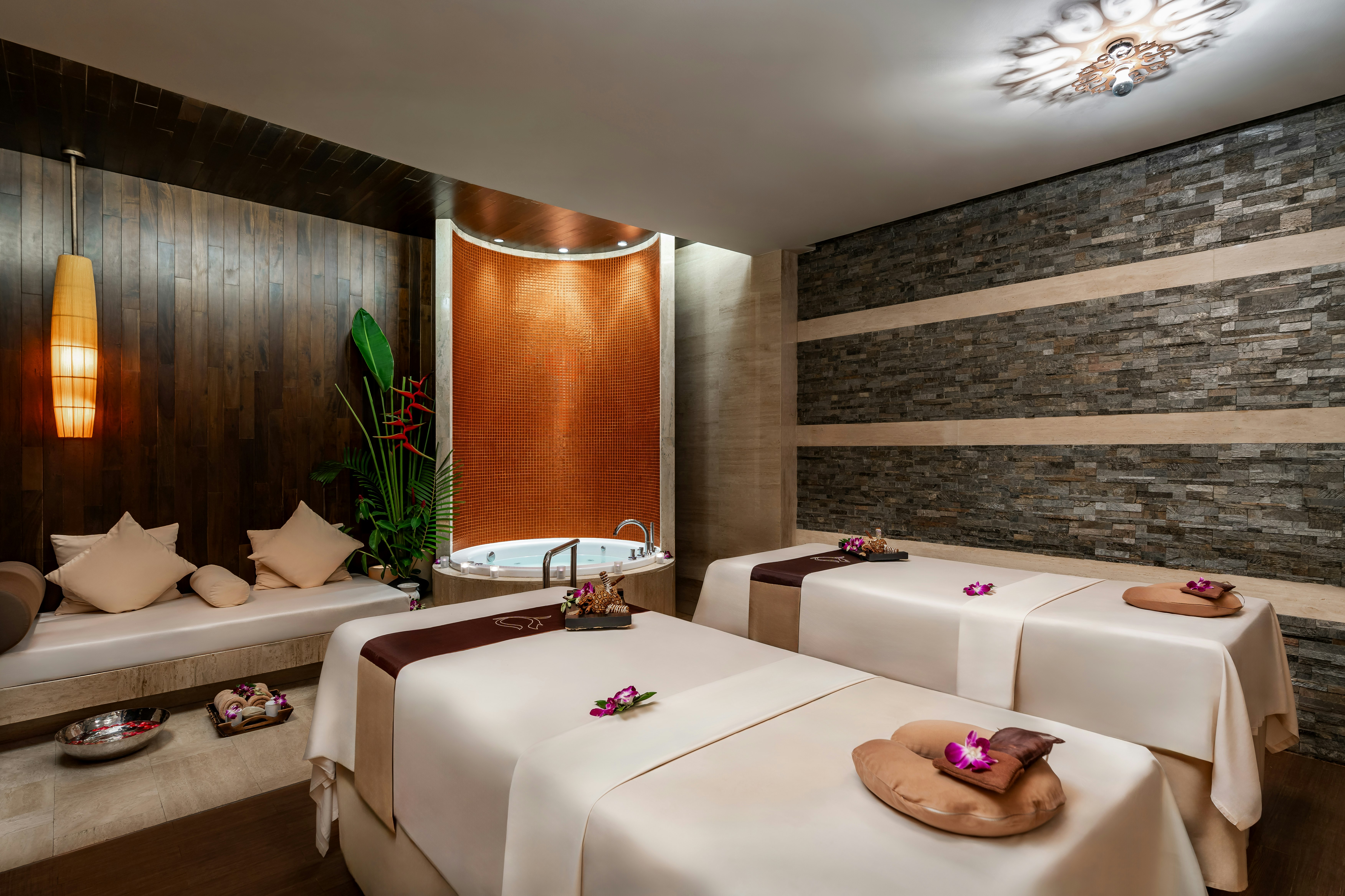 Centara Grand Beach Resort Phuket 39/85