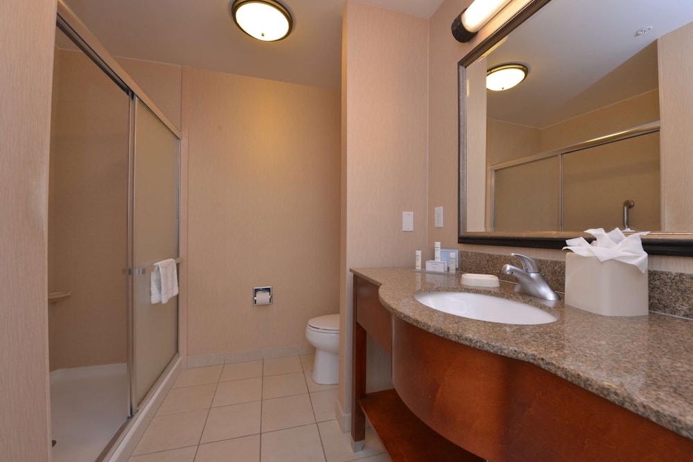 Hampton Inn & Suites Bakersfield North-Airport 24/62