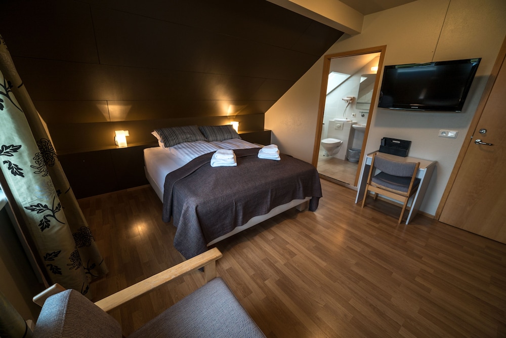 Hotel Breiodalsvik 30/82