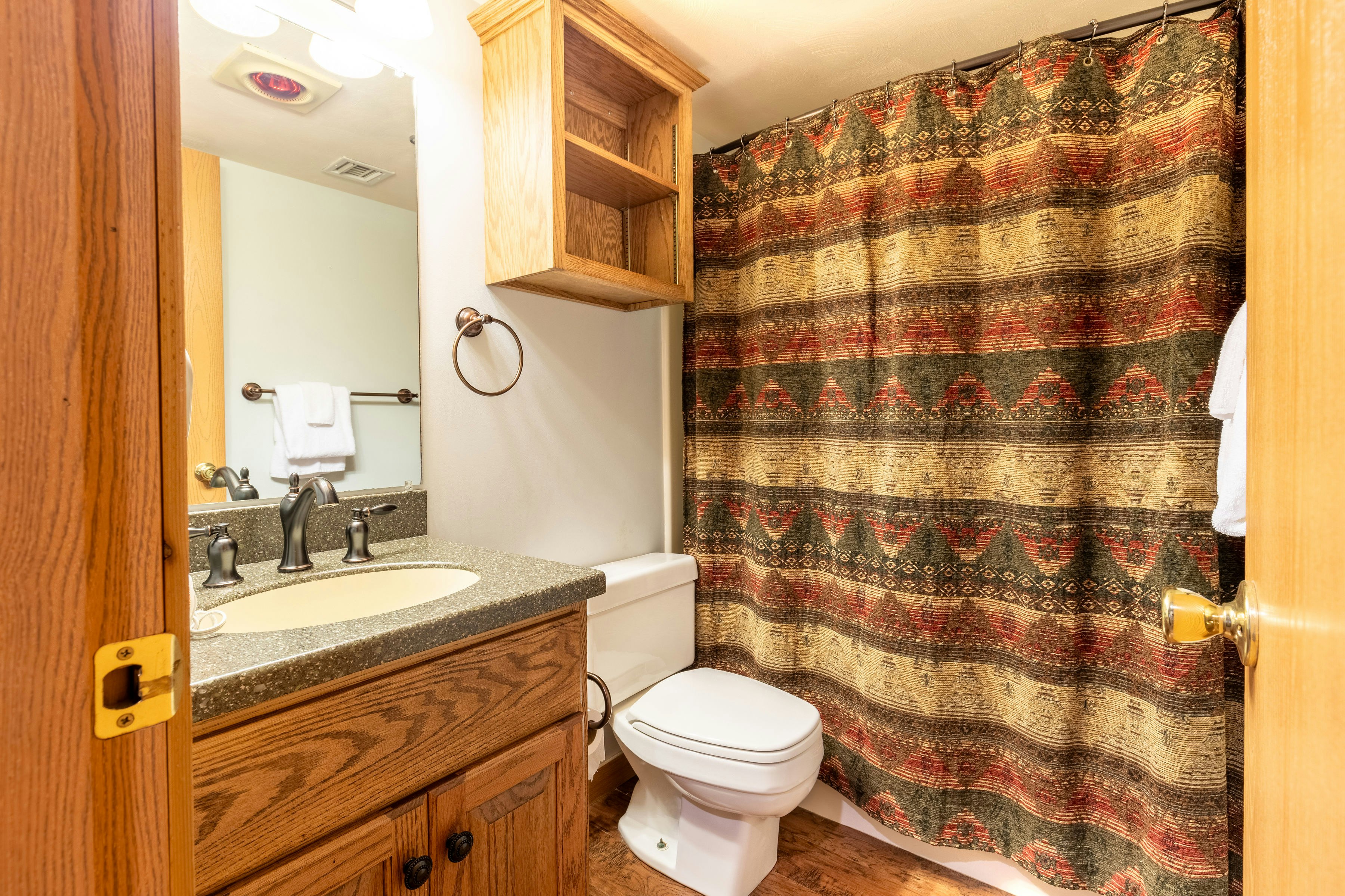 3 Bedrooms, Condominium, Village