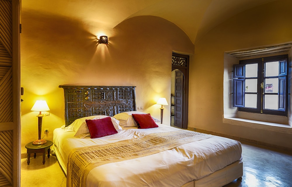 1 BEDROOM, SUPERIOR, SUITE, KING BED