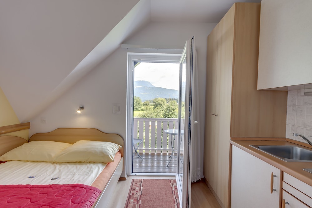 Rooms and Apartments Jana 35/76