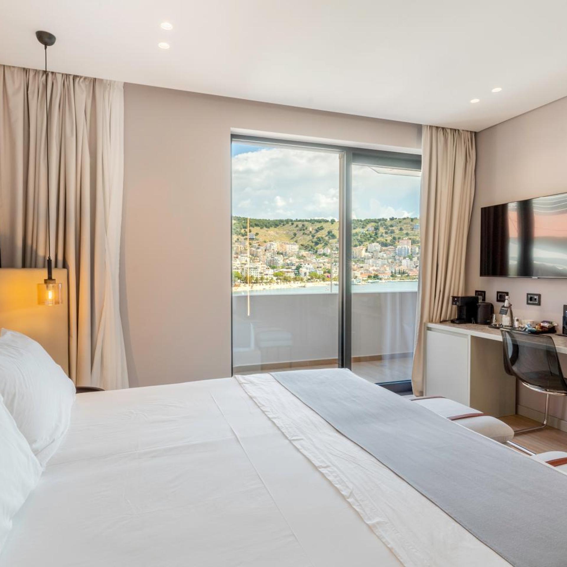 Yacht Premium Hotel 14/50