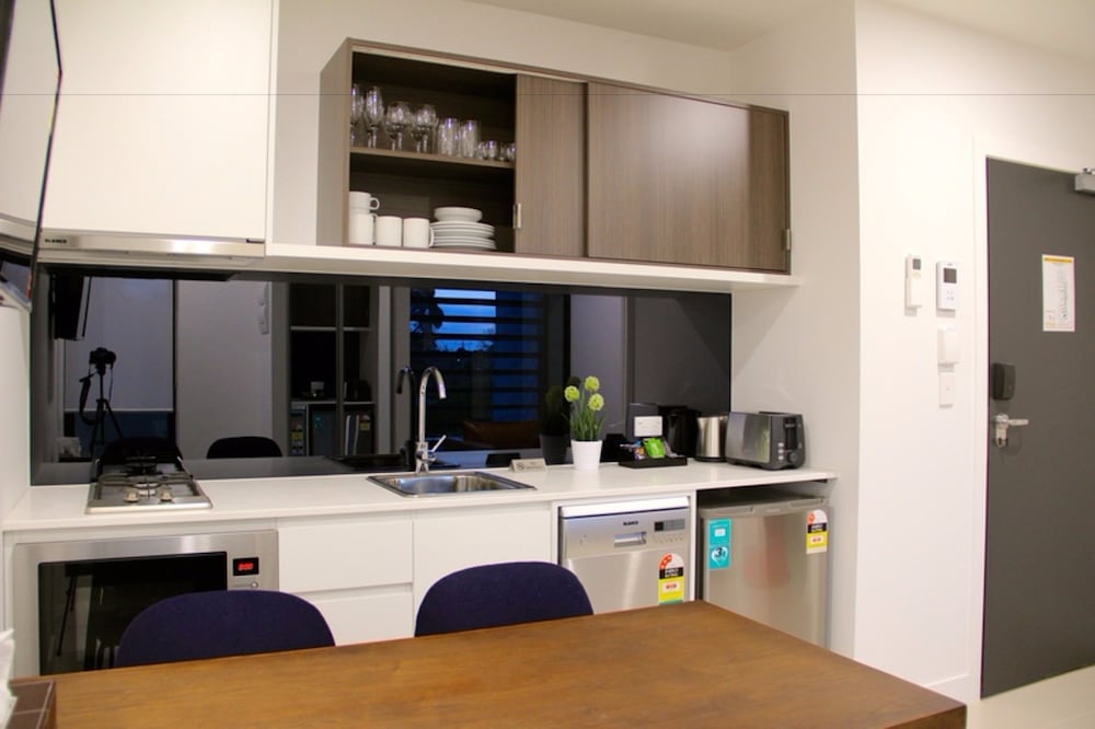 Whitehorse Apartment Hotel 40/47
