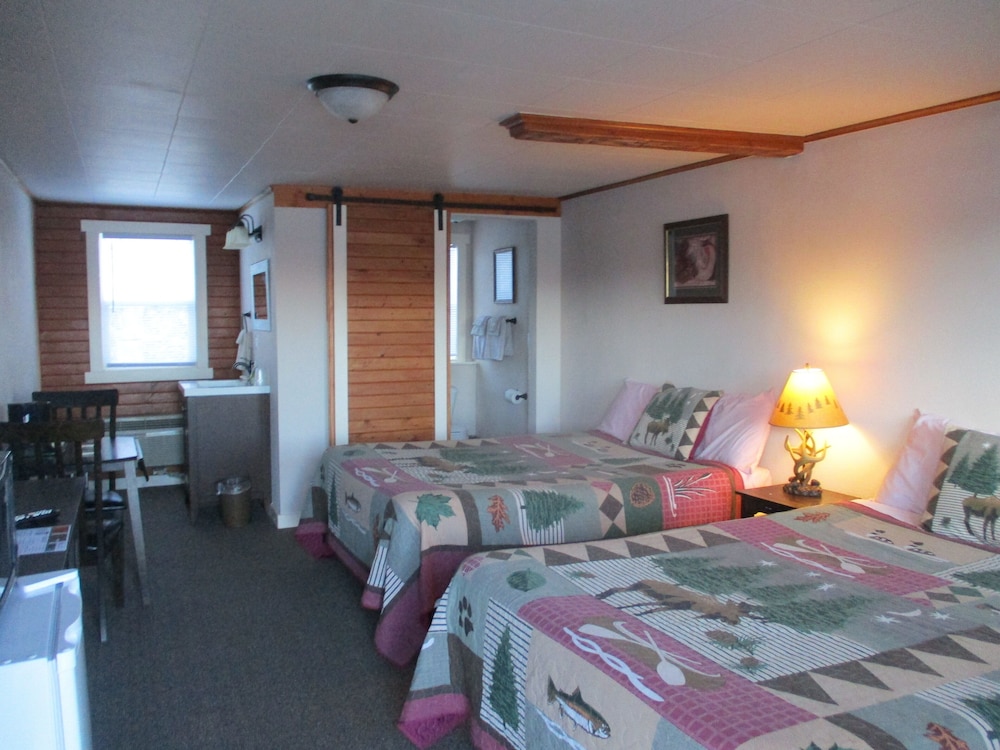 El Rancho Motel 10/51