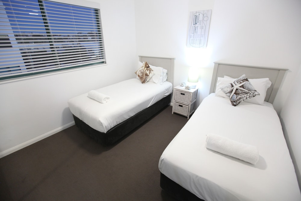 Grand Palais Beachside Resort 33/94