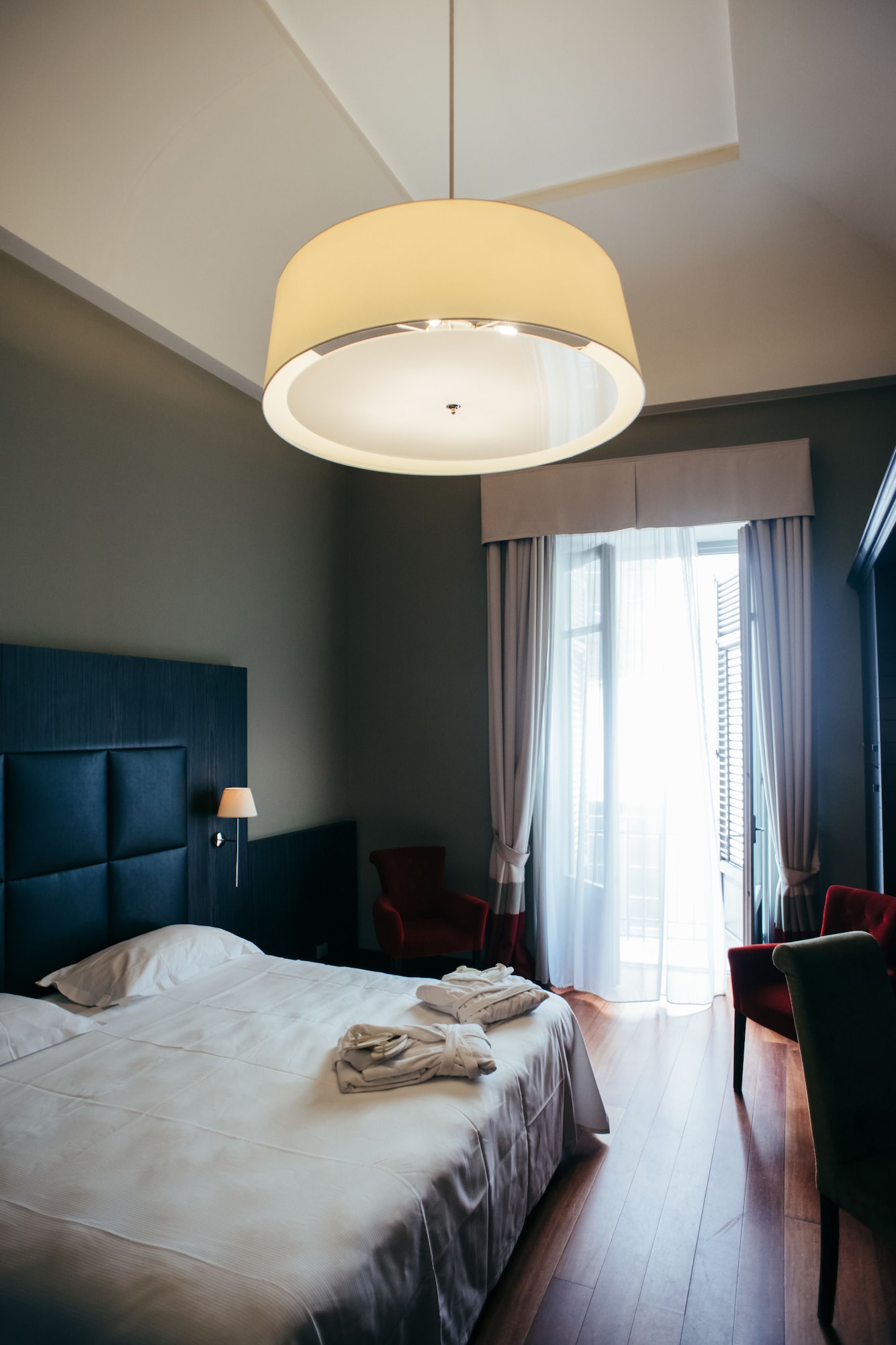 SUPERIOR, DOUBLE OR TWIN BED
