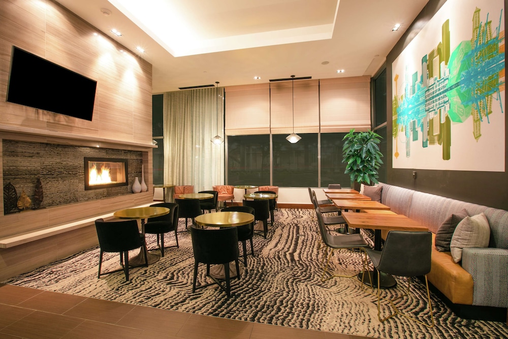 Hilton Garden Inn Seattle Downtown 70/80