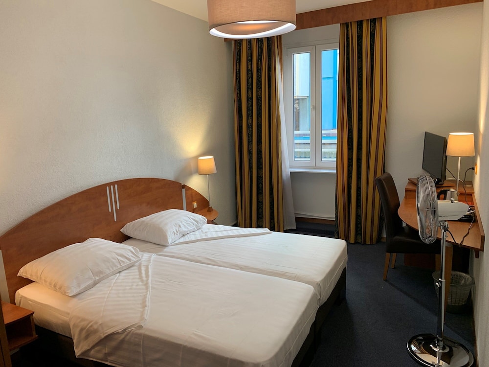 Admiral Hotel 12/48