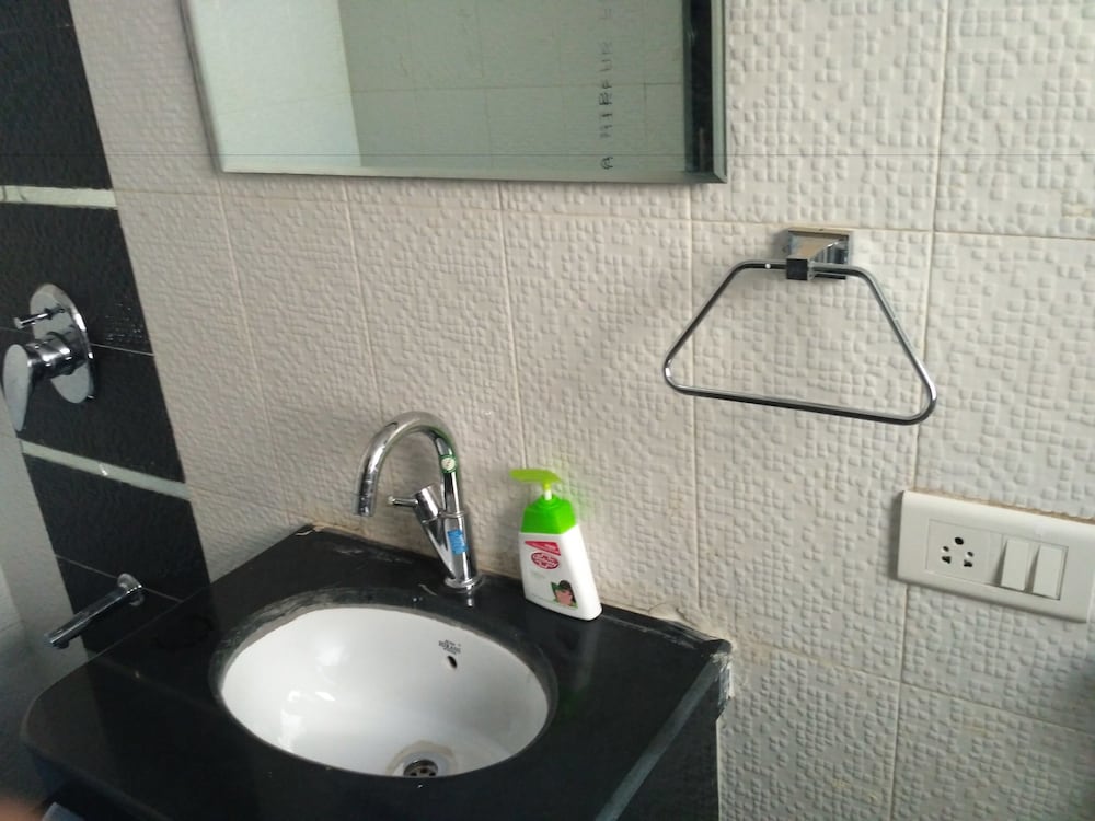 Hotel Everest Inn 23/25