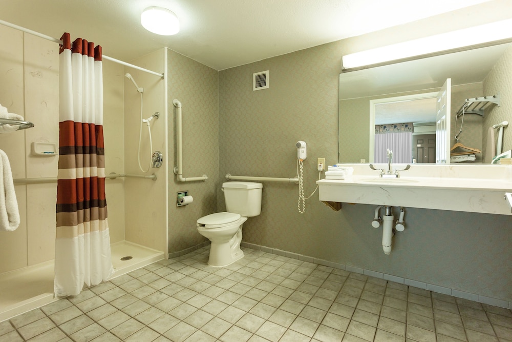 Red Roof Inn & Suites DeKalb 20/40