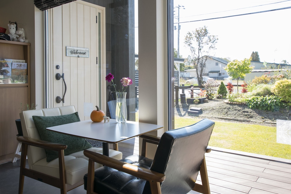 North Gate Inn Abira 19/20