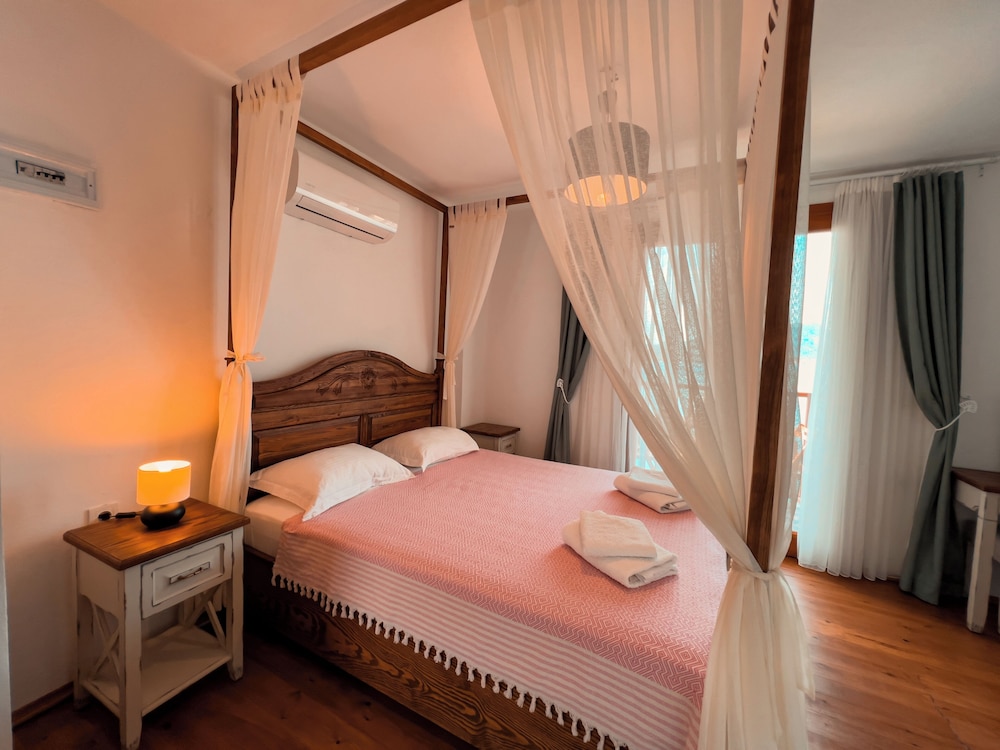 Alice Tatil Evi 10/30