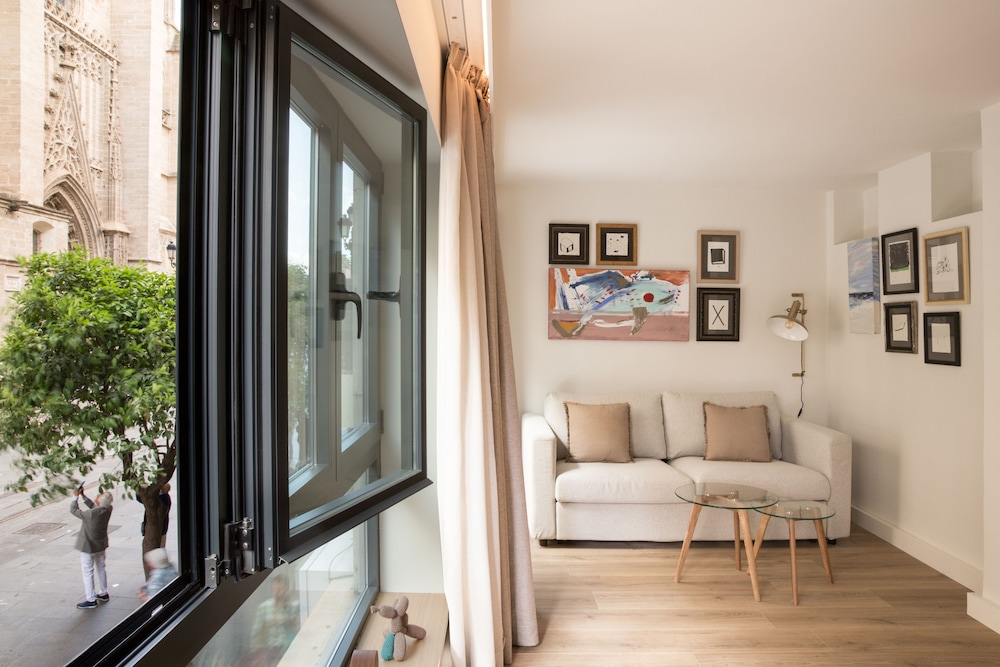 PUERTA CATEDRAL SUITES 20/50