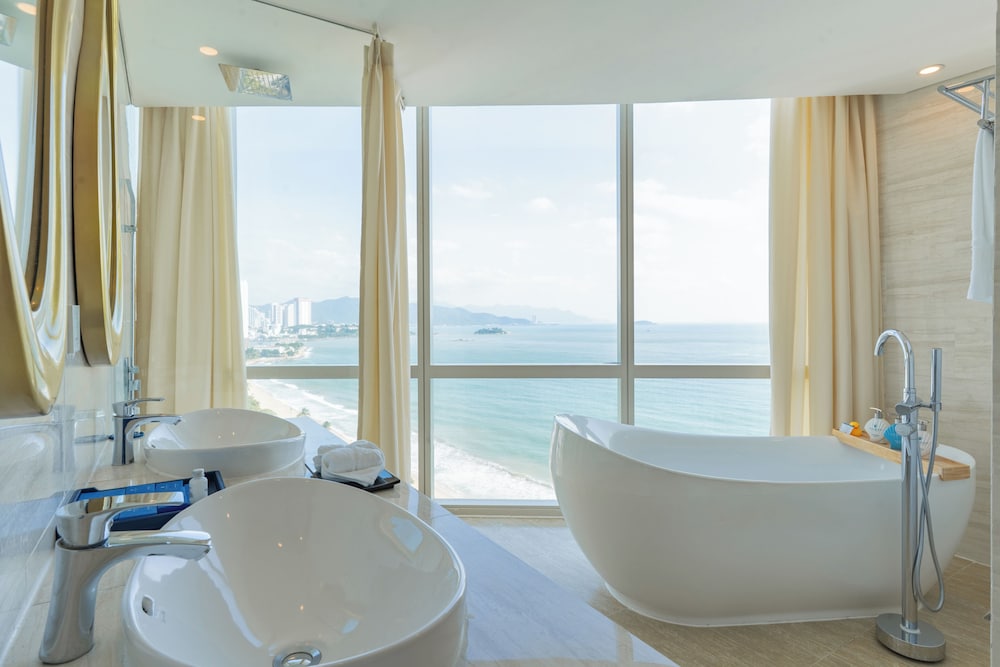 DIAMOND BAY HOTEL 46/48