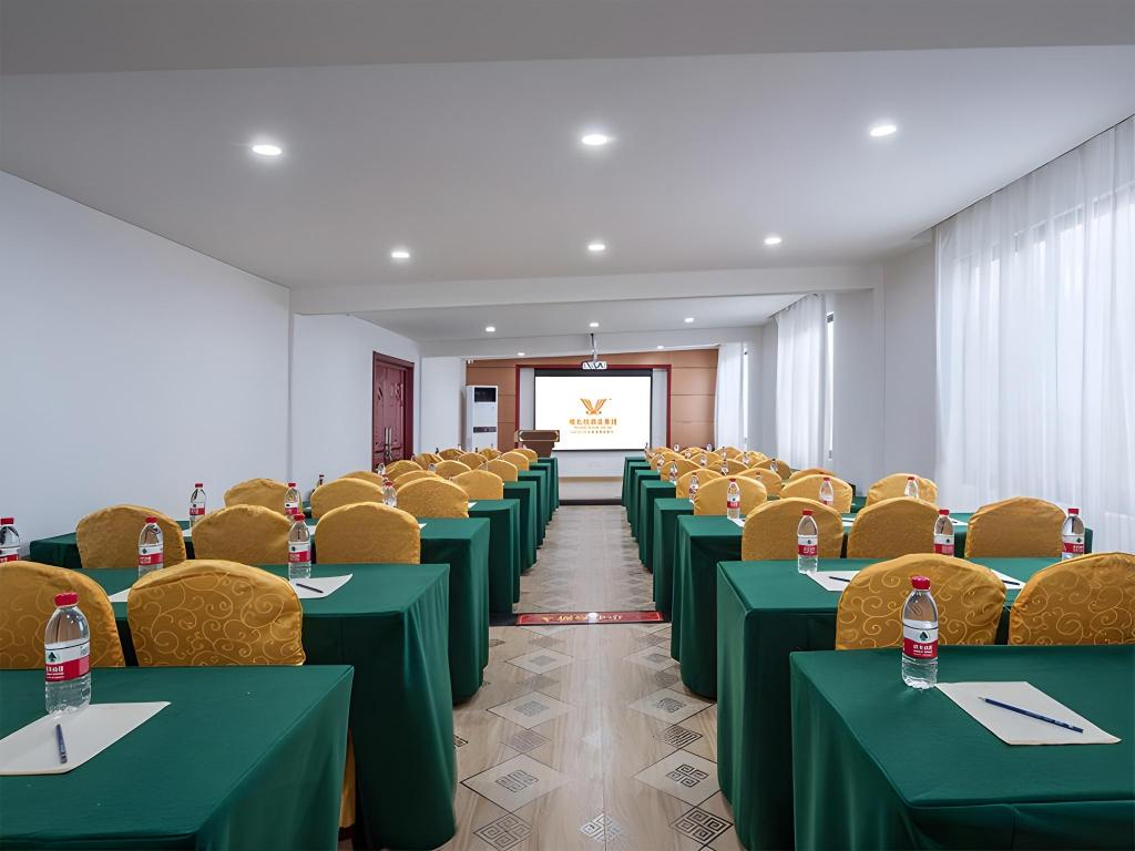 Vienna International Hotel (Shaoxing East Station Wanda) 33/38