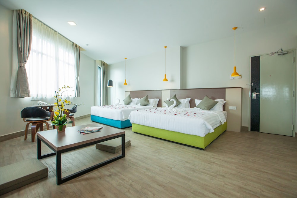 Bzz Hotel 11/61