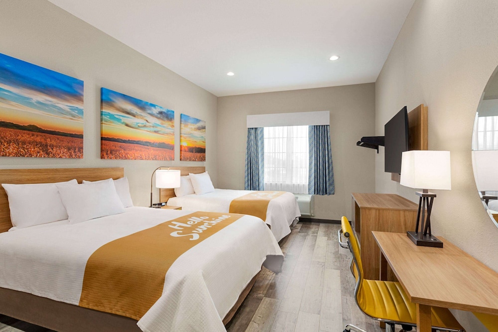 Days Inn & Suites by Wyndham Greater Tomball 29/61
