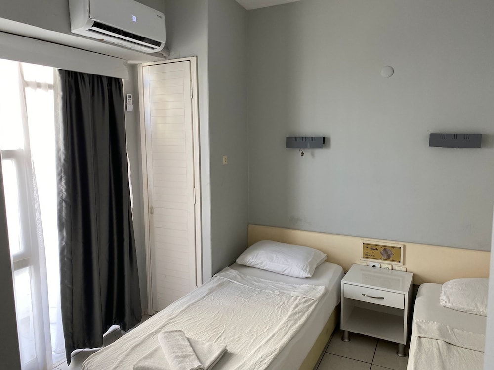 Rosella Hotel 19/62