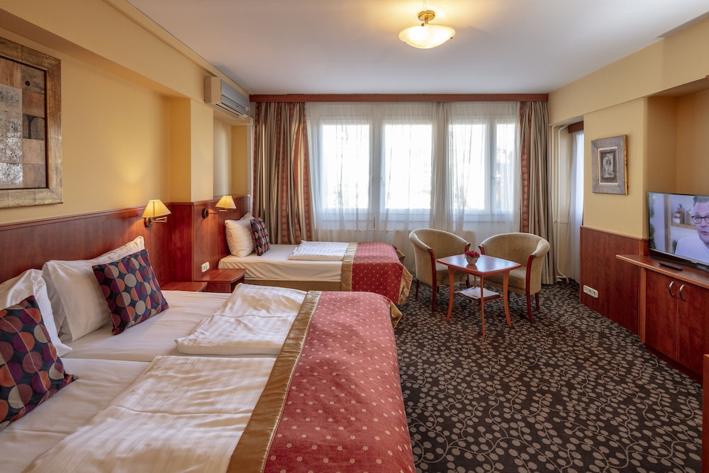 Hotel Charles 49/67