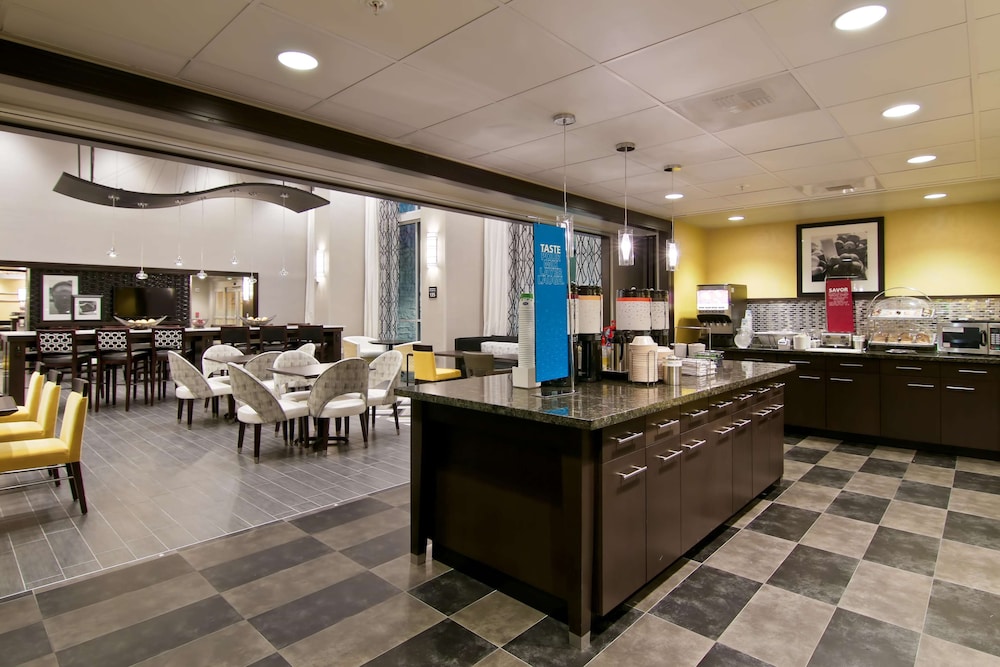 Hampton Inn Suites Bellevue Downtown Seattle Wa 44/53