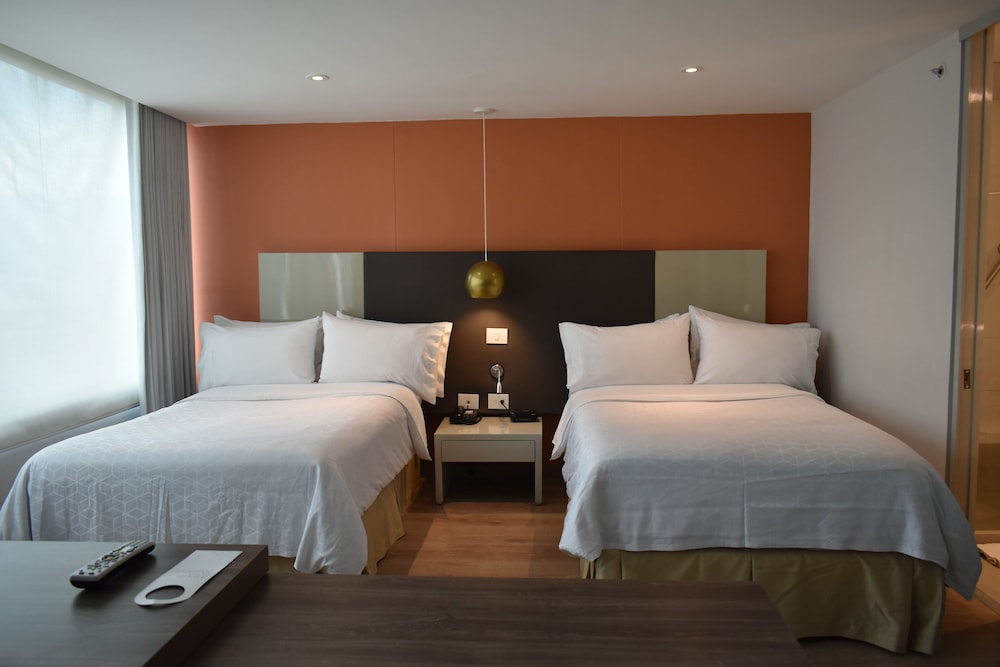 HOLIDAY INN EXPRESS MEDELLIN 10/65