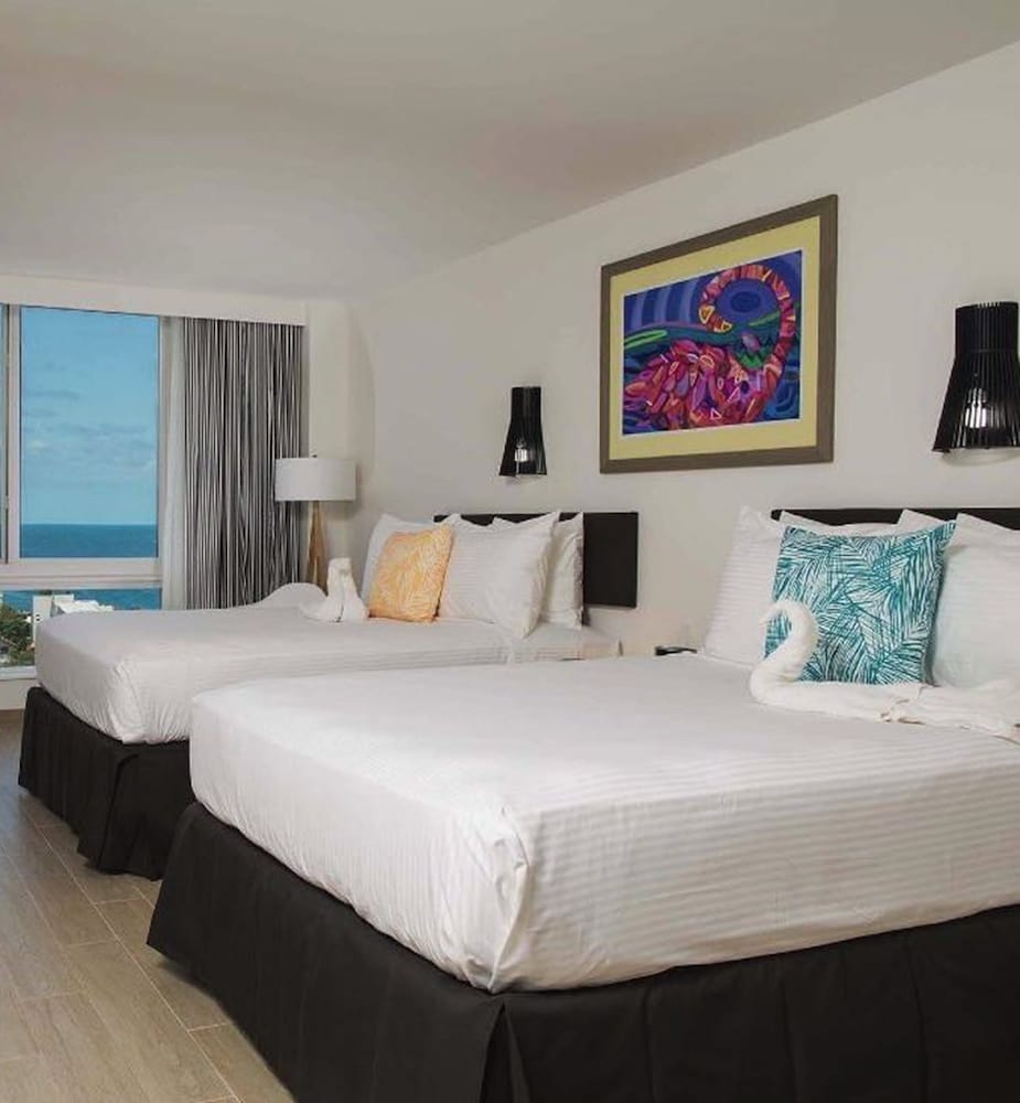 Warwick Paradise Island Bahamas - Adults Only 17/72