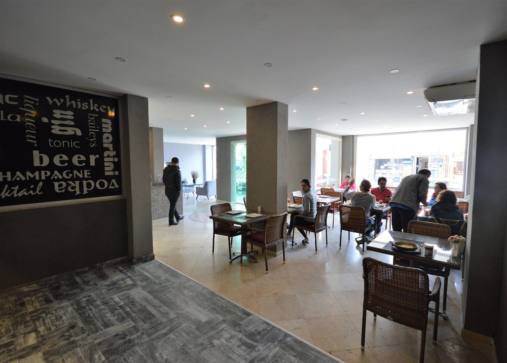 The Hotel 48 39/49