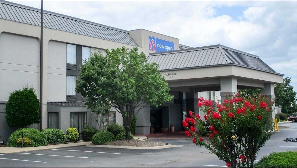 Wingate by Wyndham Conway, AR 3/52