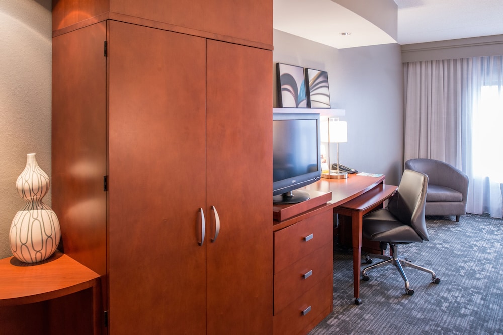 Courtyard Marriott Clemson 40/43
