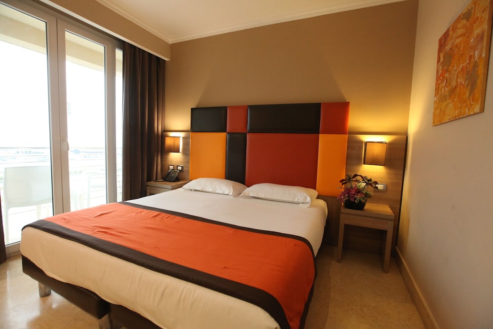 Hotel Tiber Fiumicino 18/68