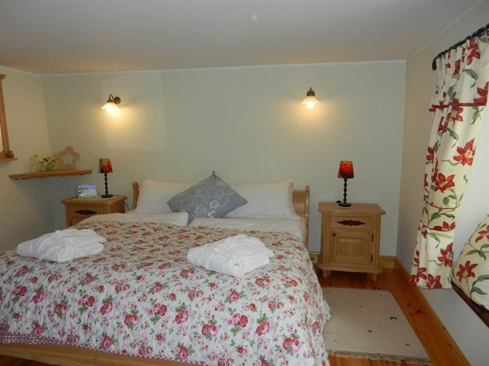 Armidale Cottages Bed & Breakfast 3/28