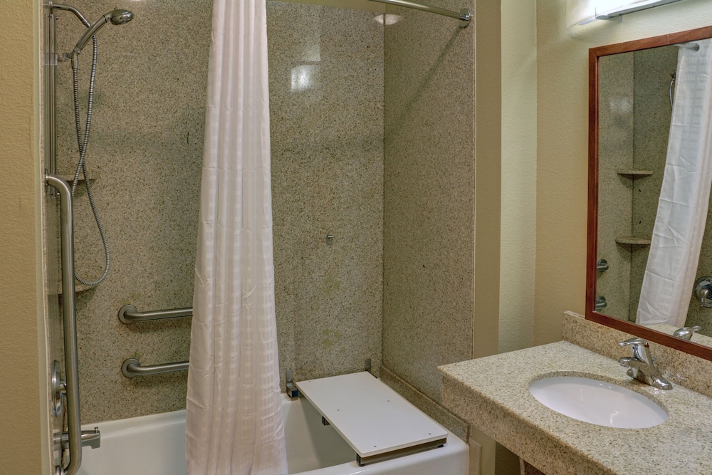 Candlewood Suites Texarkana 16/53