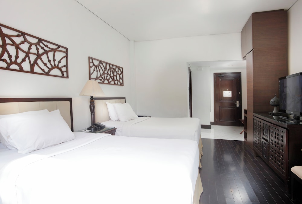 Lido Lake Resort by MNC Hotel 14/63