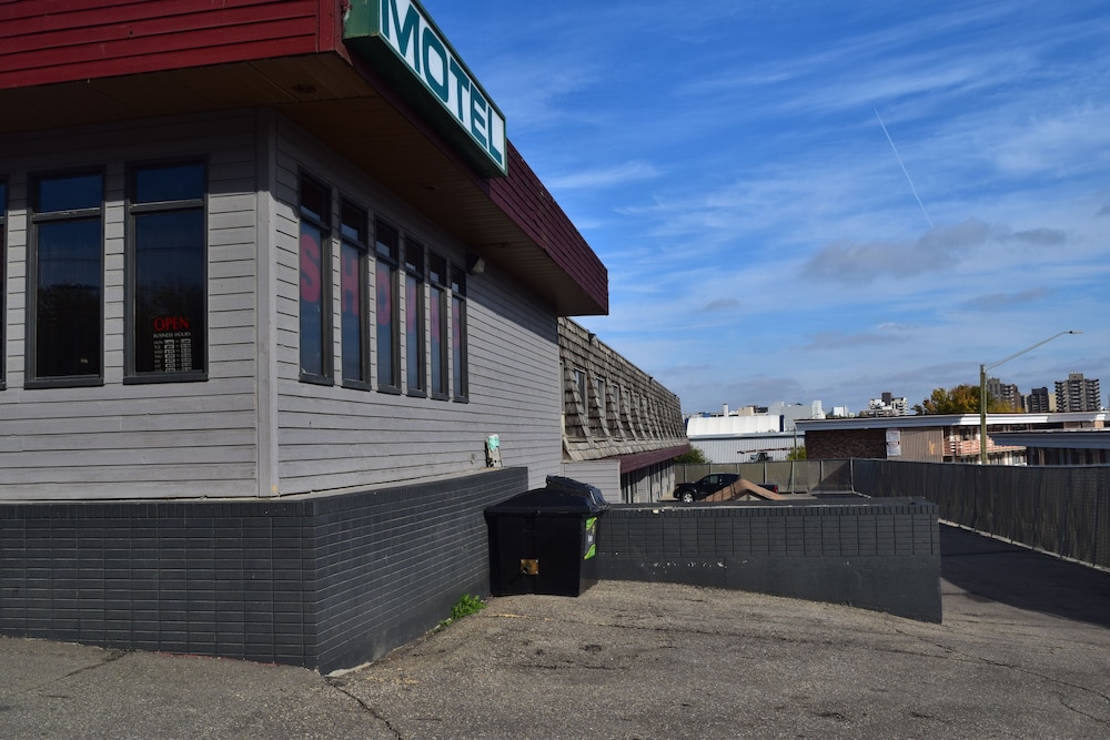 Northgate Motor Inn 40/41