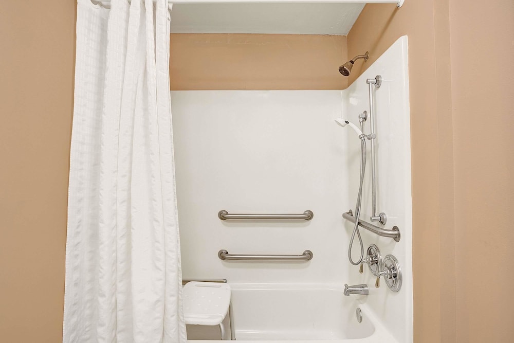 Baymont By Wyndham Jacksonville/Butler Blvd 9/22
