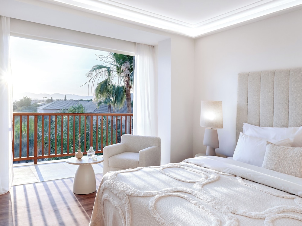 Panoramic, Superior, Double Bed, Lateral Side Sea View
