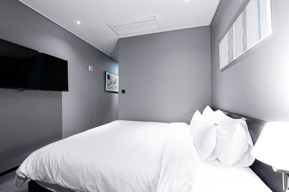 The Point Hotel 35/70