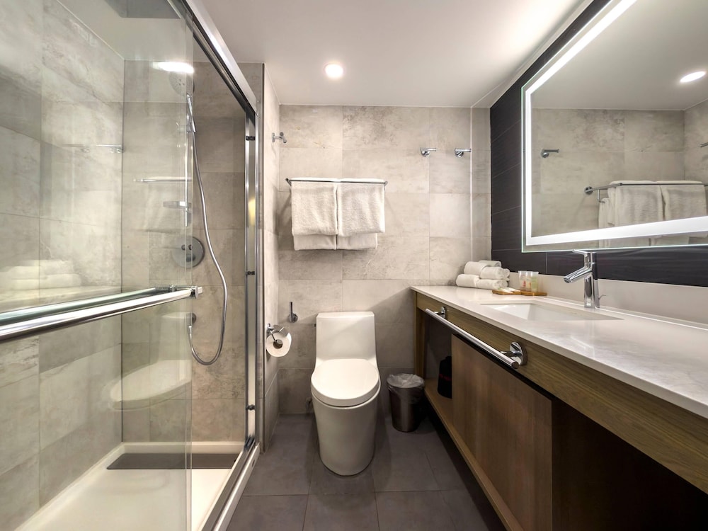 غرفة بريميوم بسريرين مزدوجين، Radisson Hotel Trinidad 8/9