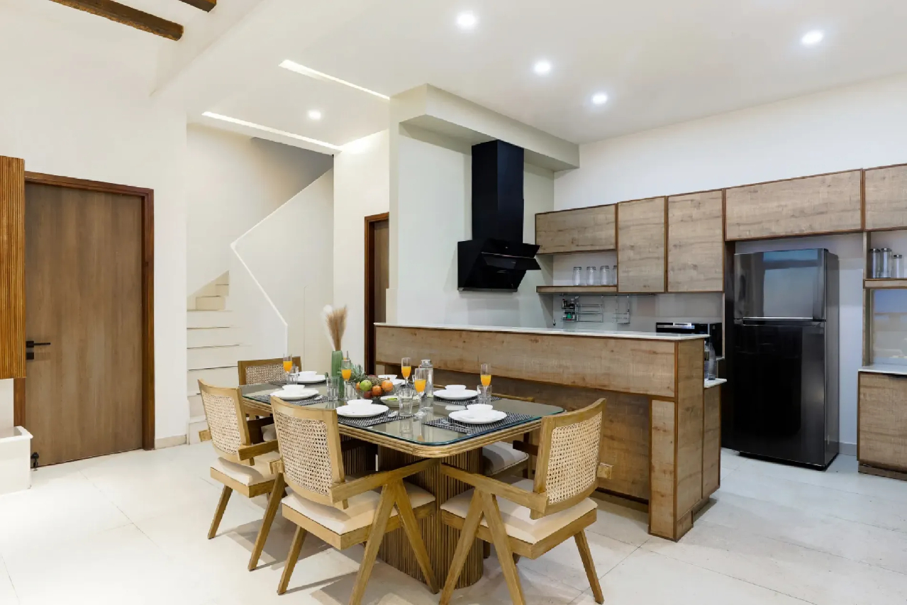 ELIVAAS 6 BHK with Balcony & Lake View Antarmann Casa Zenith