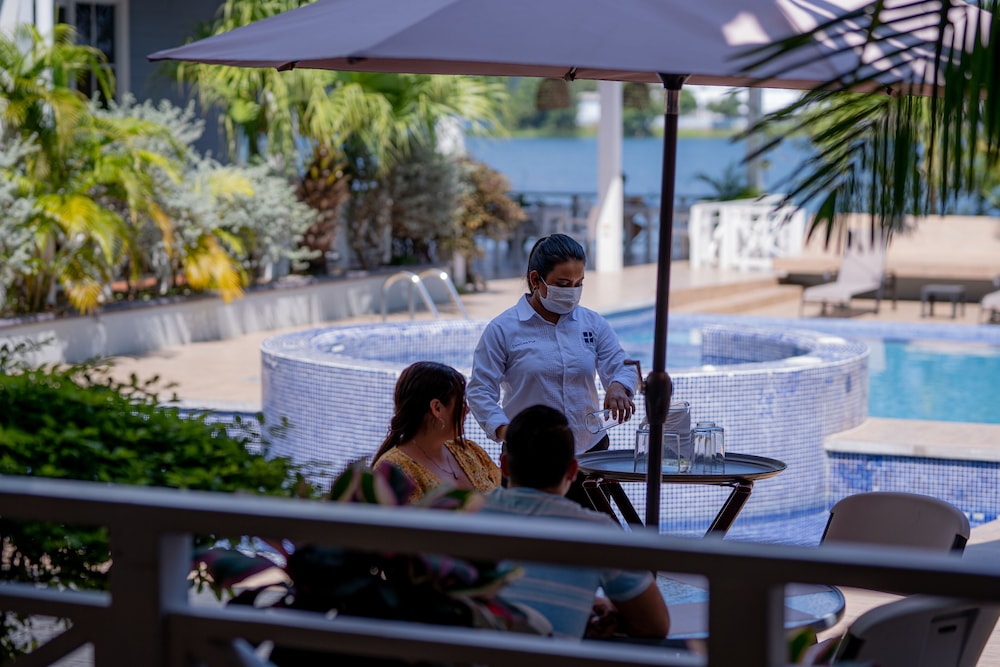 Hotel Casona Del Lago 46/69