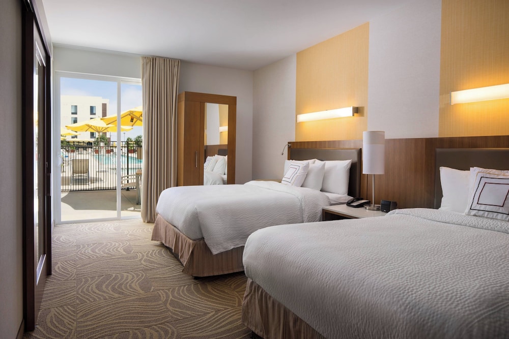 Studio, 2 Queen Beds, Pool Side, Sofa