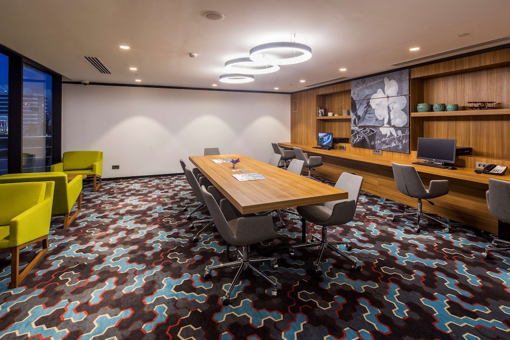 Hampton By Hilton Istanbul Sabiha Gokcen Airport 48/53