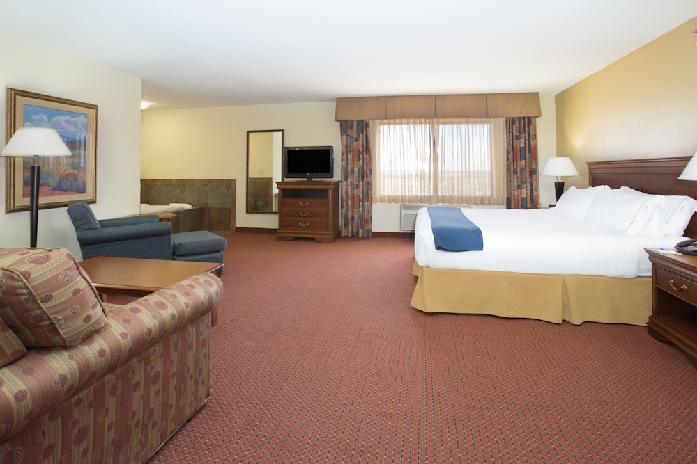 Holiday Inn Express Hotel Suites Las Vegas 25/57