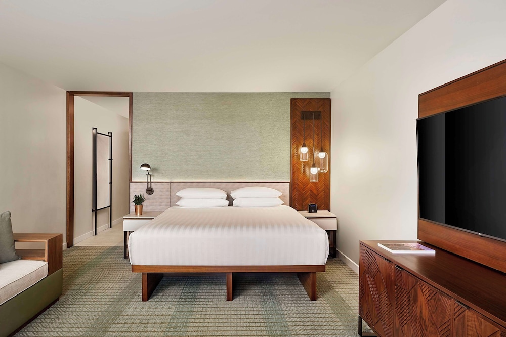 ROOM, KING BED, ACCESSIBLE