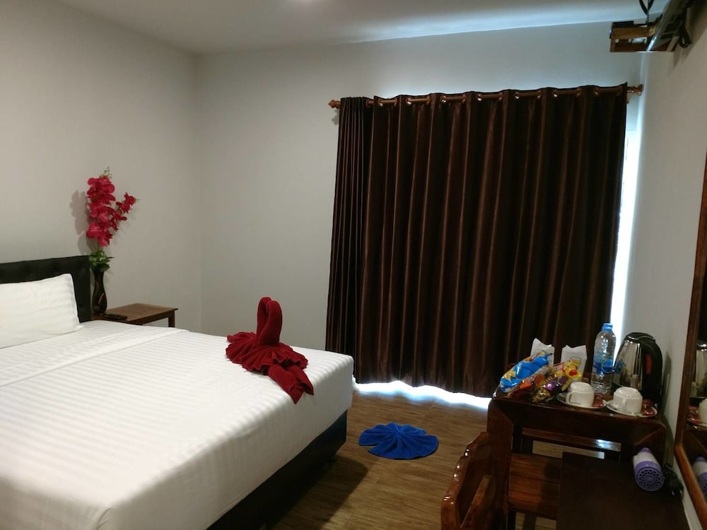 Lipe Village Resort 5/25